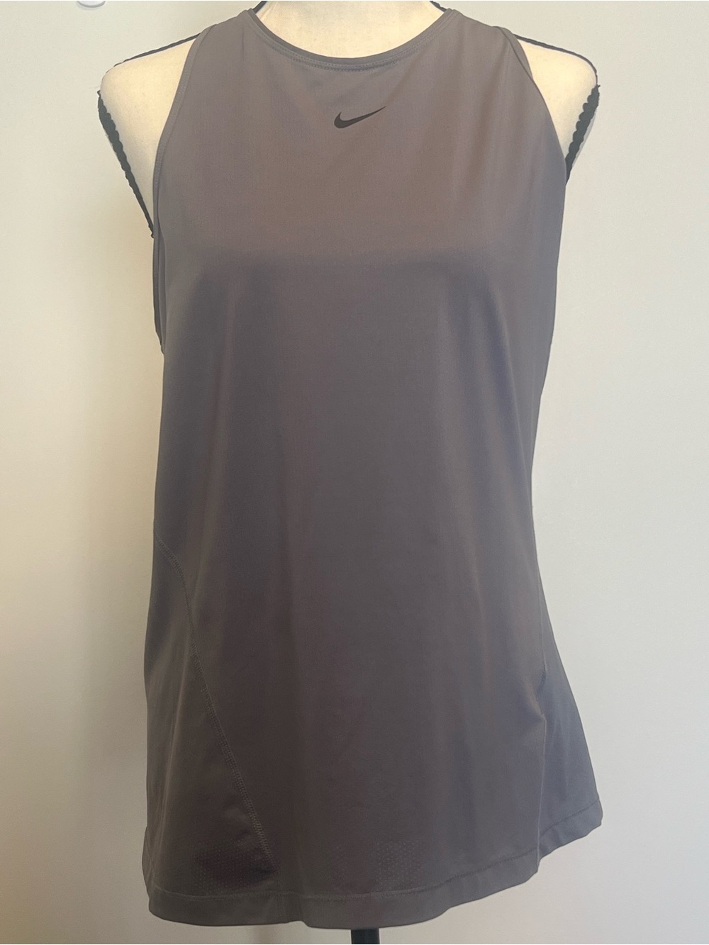 Nike Women’s Gray Sleeveless Performance Tank Size M | Athletic Workout Gym
